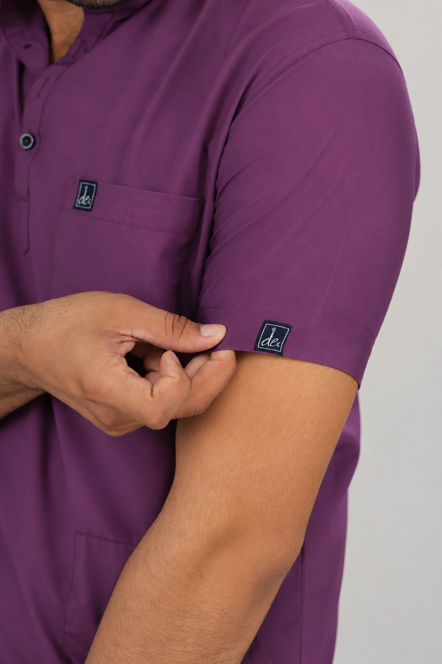 Cura Core Men’s V-Neck Scrub