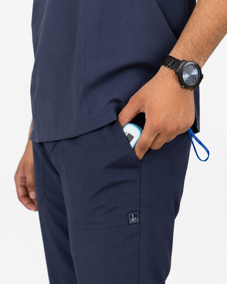 Cura Core Men’s V-Neck Scrub